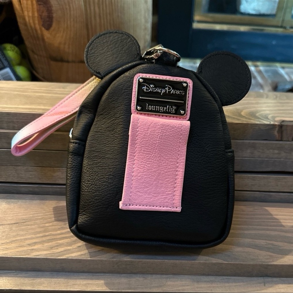 Disney loungefly wristlet - Picture 2 of 4